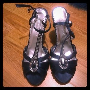 Brand New Willow Style Wedge shoes. Color Peacock